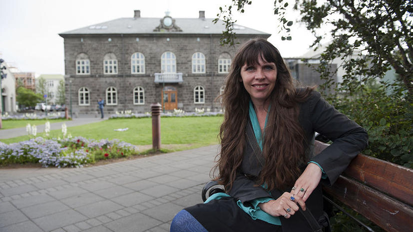 Исландский парламентарий поддержит Мэннинга, хотя в США ей грозит преследование
