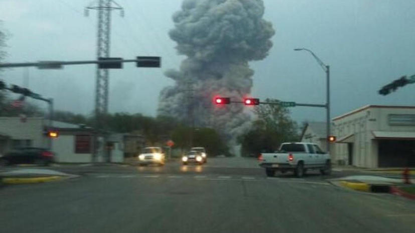 Взрыв на заводе в Техасе: фото очевидцев