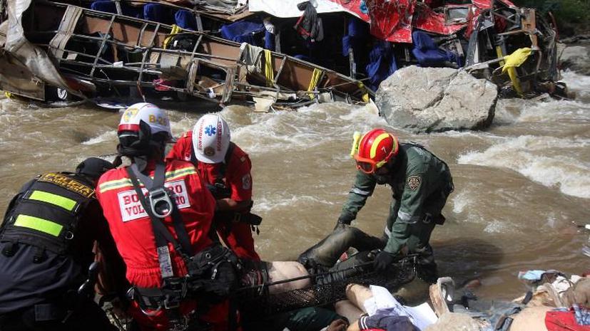 В Индии падение автобуса в реку унесло более 30 жизней