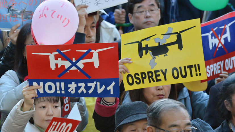 Тысячи японцев выступили против решения властей о передислокации американской военной базы «Футенма»