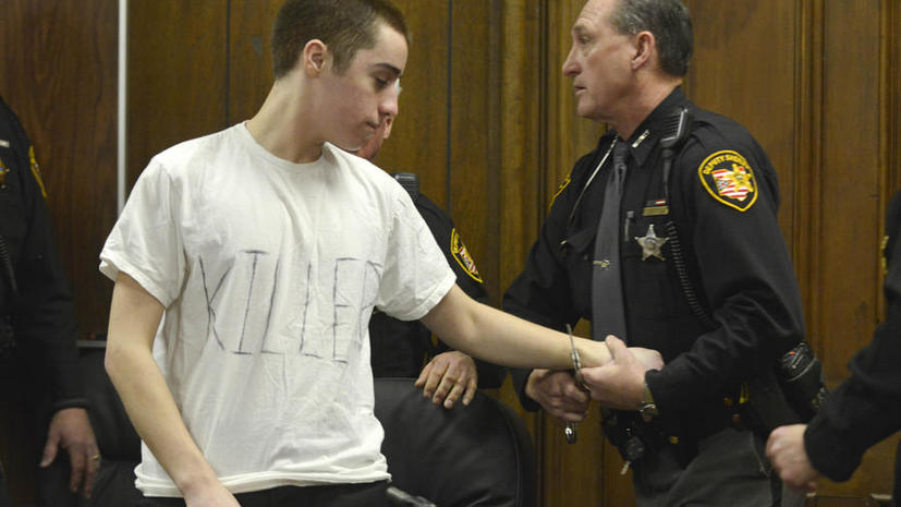 Американский подросток, убивший троих школьников, в суде оскорбил родителей своих  жертв