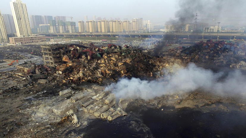 Число жертв пожара в Тяньцзине возросло до 85 человек, на месте трагедии слышны новые взрывы