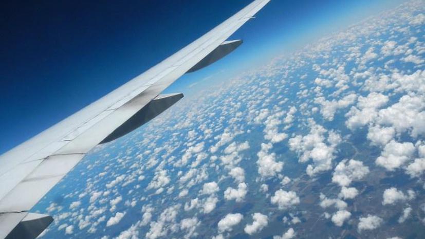 Исследование: американцы игнорируют правила и летают в самолётах с включёнными телефонами