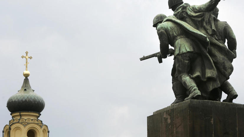 Вместо спасибо: в Польше выступают за демонтаж памятников советским солдатам