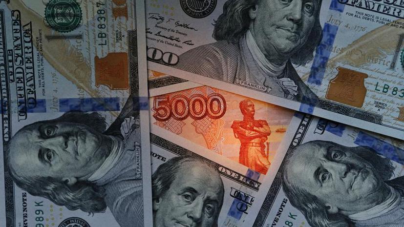 Эксперт: Послабления в отношении крымчан выгодны США в связи с подорожанием доллара