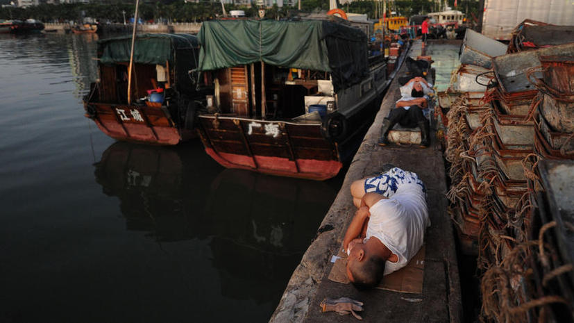 Тайфун «Вутип» обрушился на южное побережье Китая: более 70 рыбаков пропали без вести