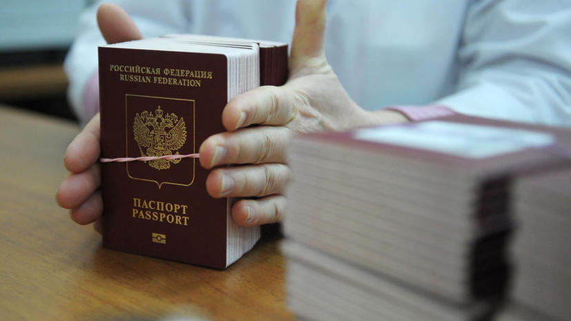 Отпечатки пальцев в загранпаспортах россиян появятся с 2015 года