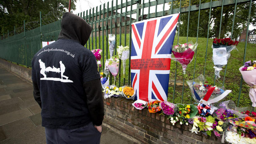 СМИ: десятки людей прошли мимо и не помогли убитому в Лондоне военнослужащему