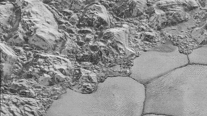 NASA опубликовало детализированные снимки поверхности Плутона