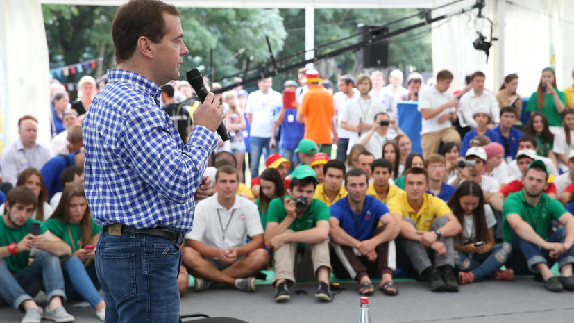 Дмитрий Медведев призвал блогеров к защите государства от информационных атак