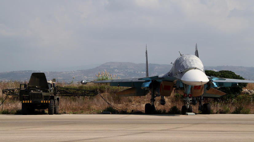 Фотографии визита иностранных журналистов на базу российской авиагруппы в Сирии