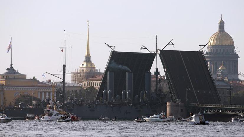 ​Легендарный крейсер «Аврора» отбуксирован из Санкт-Петербурга на ремонт в Кронштадт