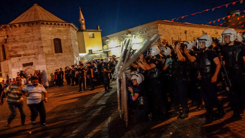 В Стамбуле задержаны 20 участников антиправительственного митинга