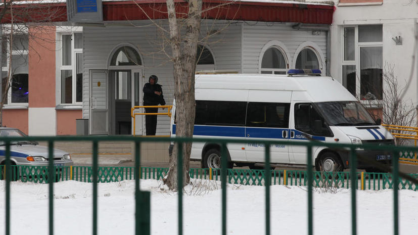 Отцу подростка, убившего двух человек в московской школе, грозит уголовное наказание
