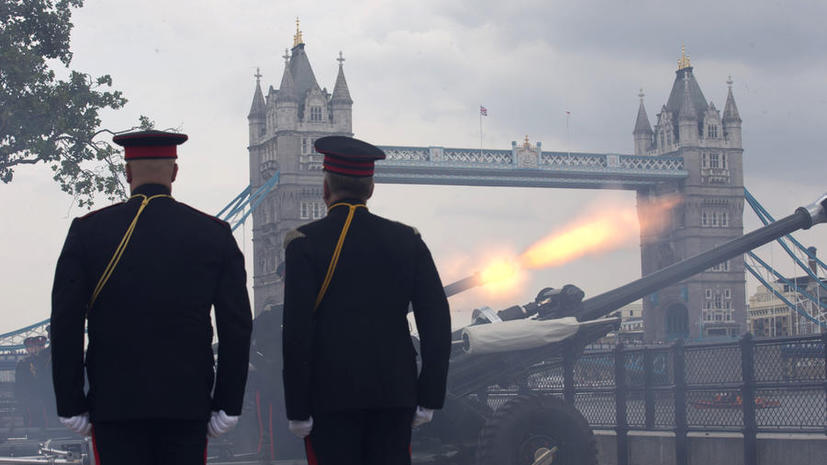 Участников оружейной выставки в Лондоне выгнали за демонстрацию орудий пыток