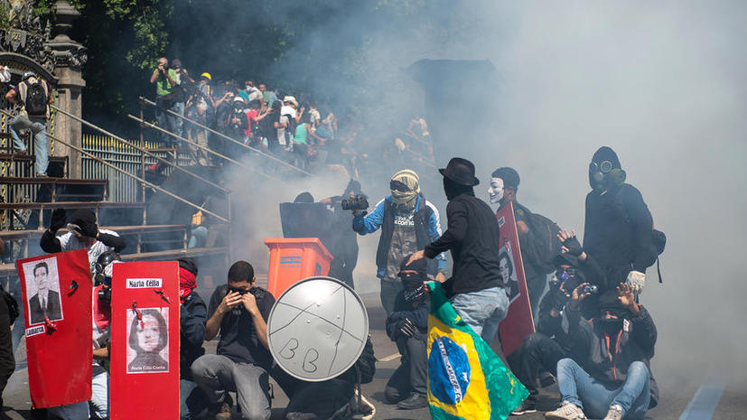Празднование Дня независимости в Бразилии обернулось массовыми беспорядками