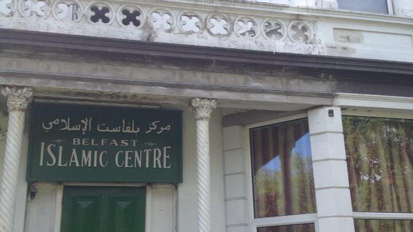 Исламский центр в Белфасте закидали краской