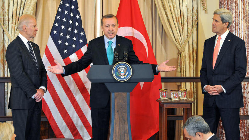 Вице-президент США извинился перед лидером Турции за обвинение в поддержке экстремистов
