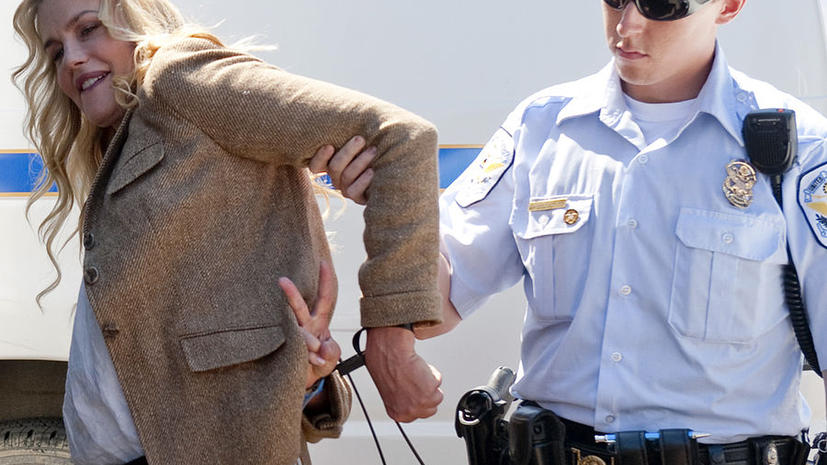 Актриса Дэрил Ханна арестована у стен Белого дома в ходе акции протеста