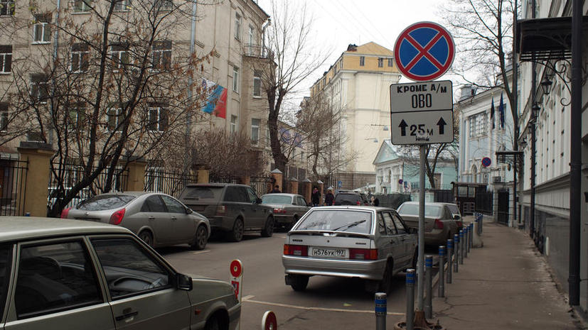 Тротуары и пешеходные зоны в центре Москвы оградят от автомобилей
