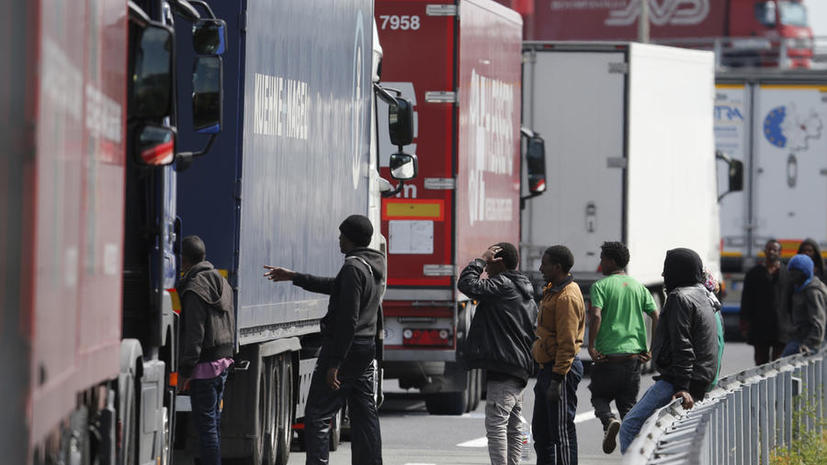 ​Стена против мигрантов: власти Великобритании намерены укрепить границу с Францией