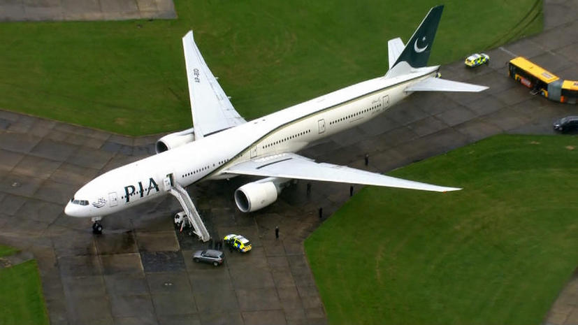 Британская полиция арестовала двух пассажиров пакистанского рейса, которые обещали взорвать самолёт