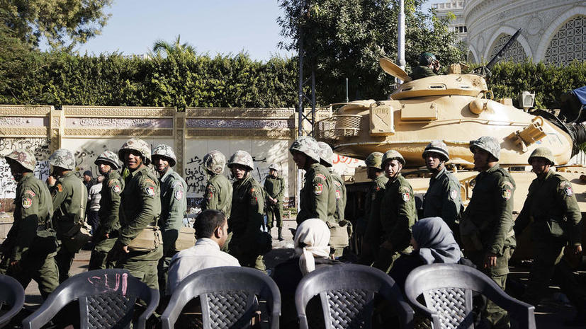 Власти Египта получили право использовать армию для наведения порядка
