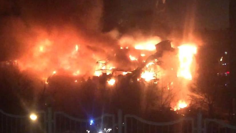 В Москве горит здание библиотеки Института общественных наук