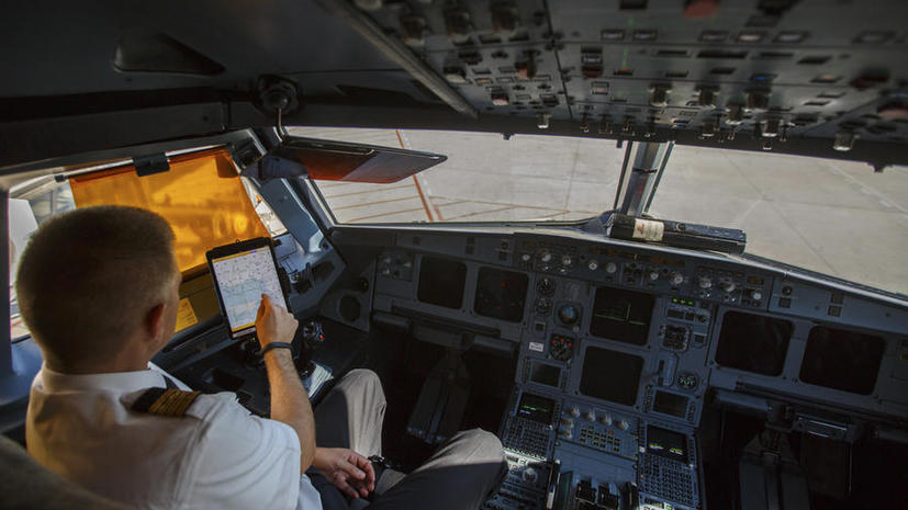Десятки рейсов в США были отложены из-за сбоя в планшетных компьютерах пилотов