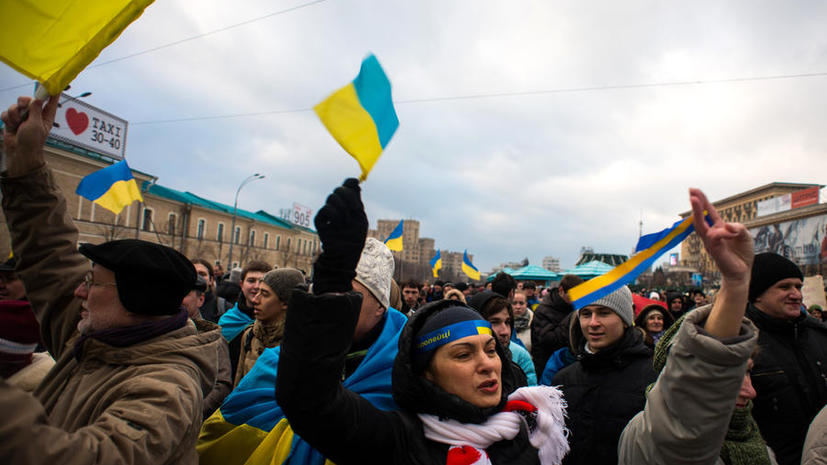 Тысячи сторонников и противников действующей власти собрались в центре Харькова