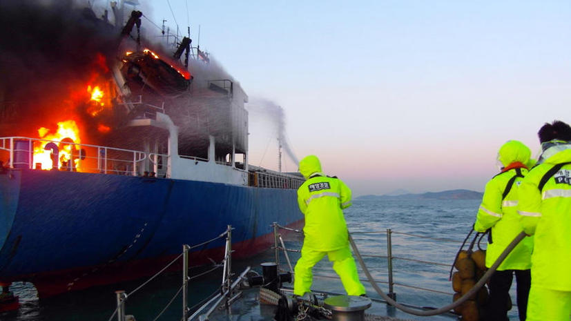 Шестеро россиян погибли во время пожара на судне в японском порту