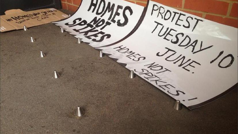 Мэр Лондона Борис Джонсон призвал убрать «шипы против бездомных» у элитного здания в Лондоне