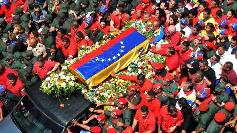 СМИ: В гробу, который провезли по улицам Каракаса, не было тела Уго Чавеса