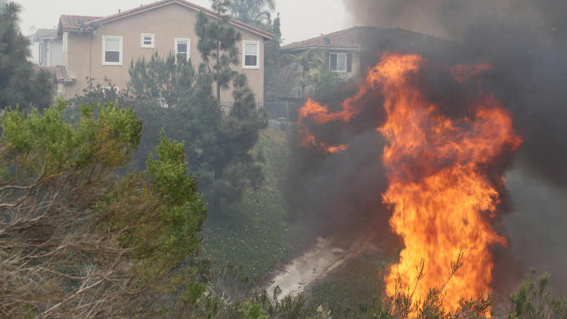 В Калифорнии из-за природных пожаров эвакуированы более 40 тысяч человек