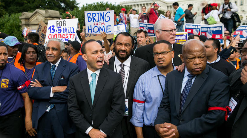 Восемь конгрессменов США задержаны на митинге в поддержку иммигрантов