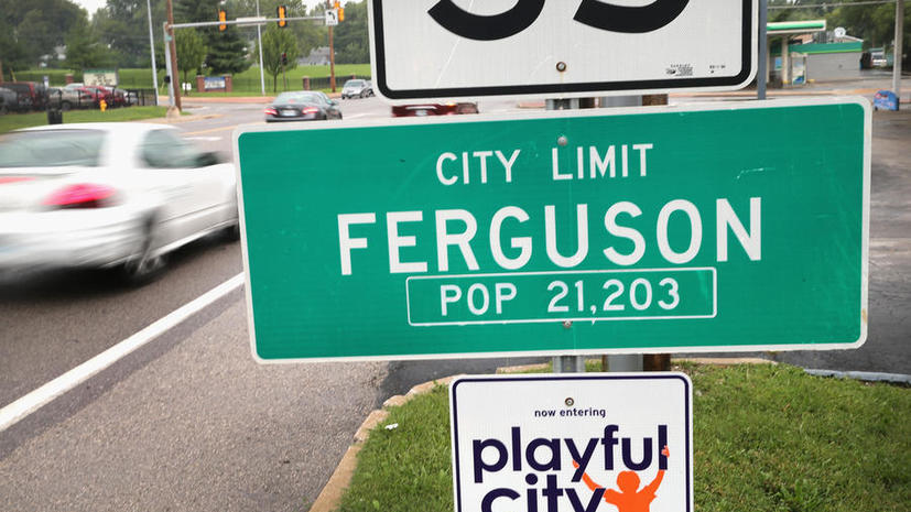 Требующие справедливости жители Фергюсона перекрыли федеральную трассу