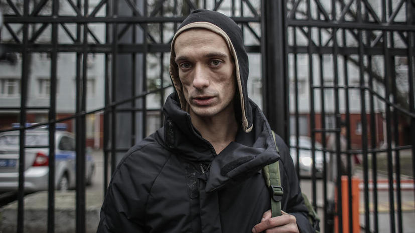Скандально известный художник Петр Павленский задержан в Петербурге за поджог покрышек