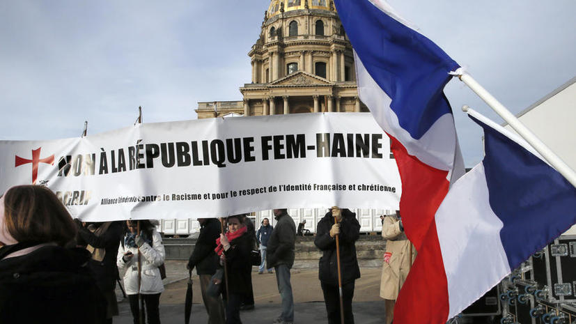 В Париже прошла акция с требованием запретить организацию FEMEN