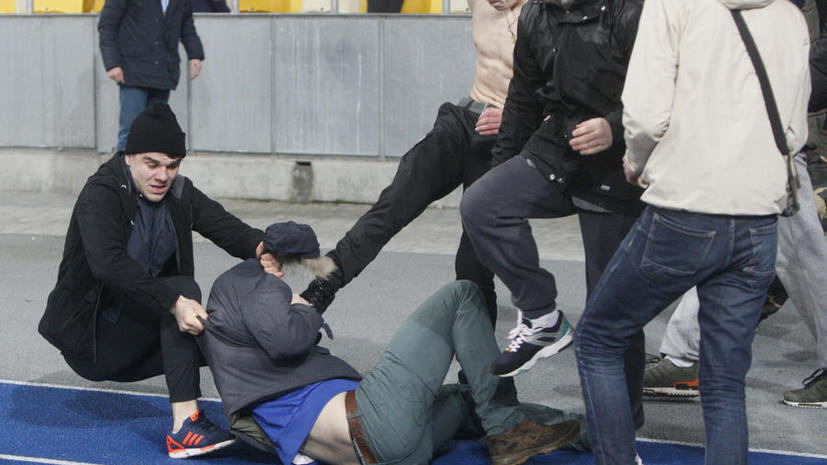 «Было очень страшно»: французские болельщики шокированы нападением на них во время матча в Киеве