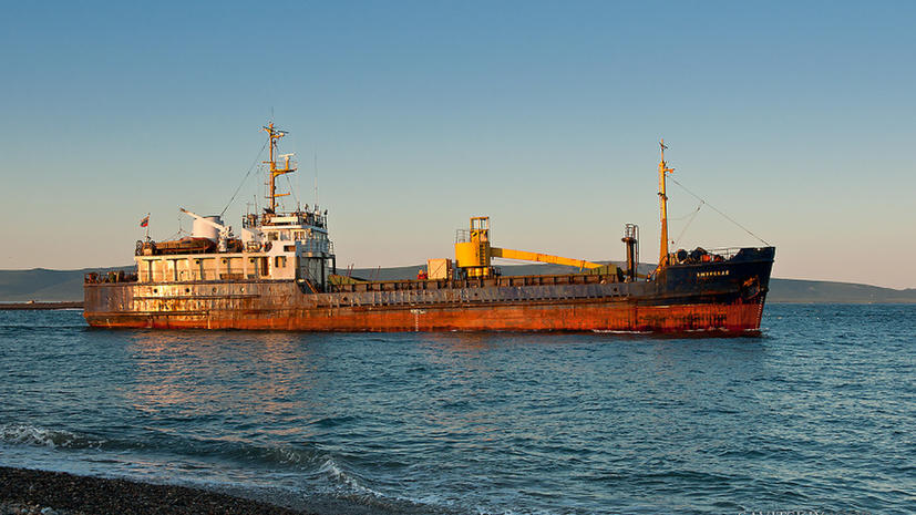 Сухогруз с 700 тоннами золотой руды пропал в Охотском море