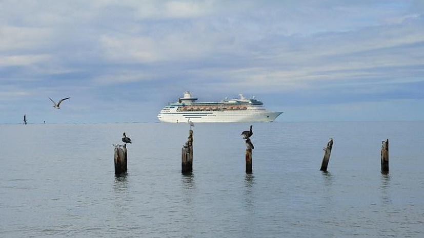 Более 300 пассажиров круизного лайнера отравились на Карибах