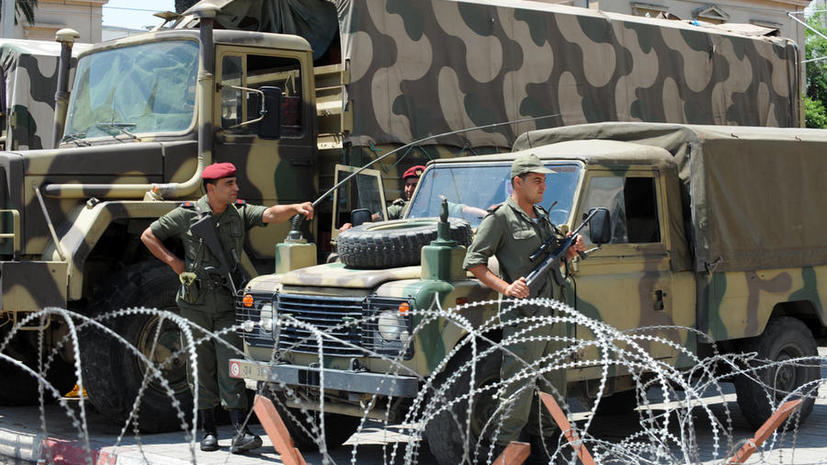Армия Туниса объявила центр столицы «закрытой военной зоной»
