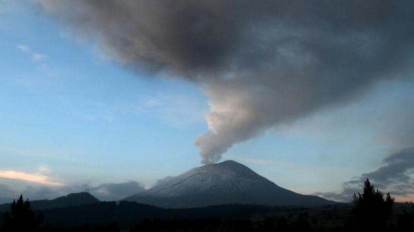Инопланетяне собираются в Мексике: местное ТВ опубликовало видео, на котором НЛО погружаются в вулкан