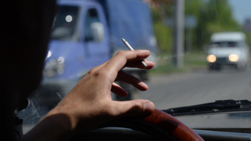 Госдума намерена частично запретить курение в автомобилях