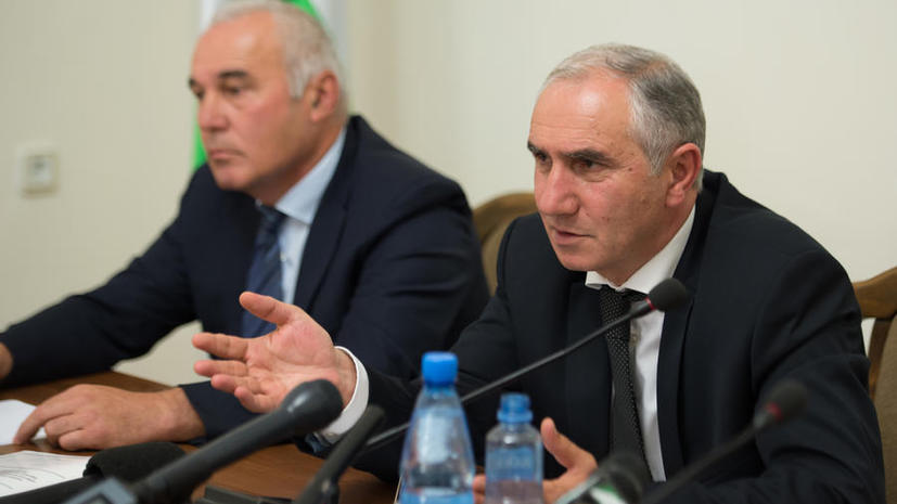 Парламент Абхазии принял решение о досрочных выборах президента и назначил и.о. президента Валерия Бганбу