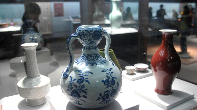 В китайском музее обнаружили почти 40 тыс. поддельных экспонатов