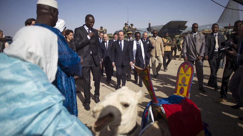 Малийский фермер съел верблюда, преподнесенного Олланду за освобождение Тимбукту