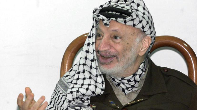 Палестинские власти достали тело Ясира Арафата из могилы