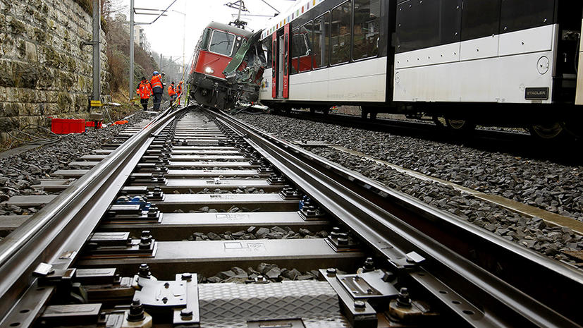 Два пассажирских поезда столкнулись в Швейцарии, есть пострадавшие