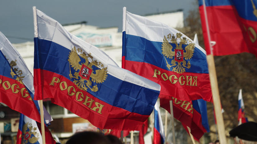 В Севастополе проходит акция «Флаг России в каждый дом»